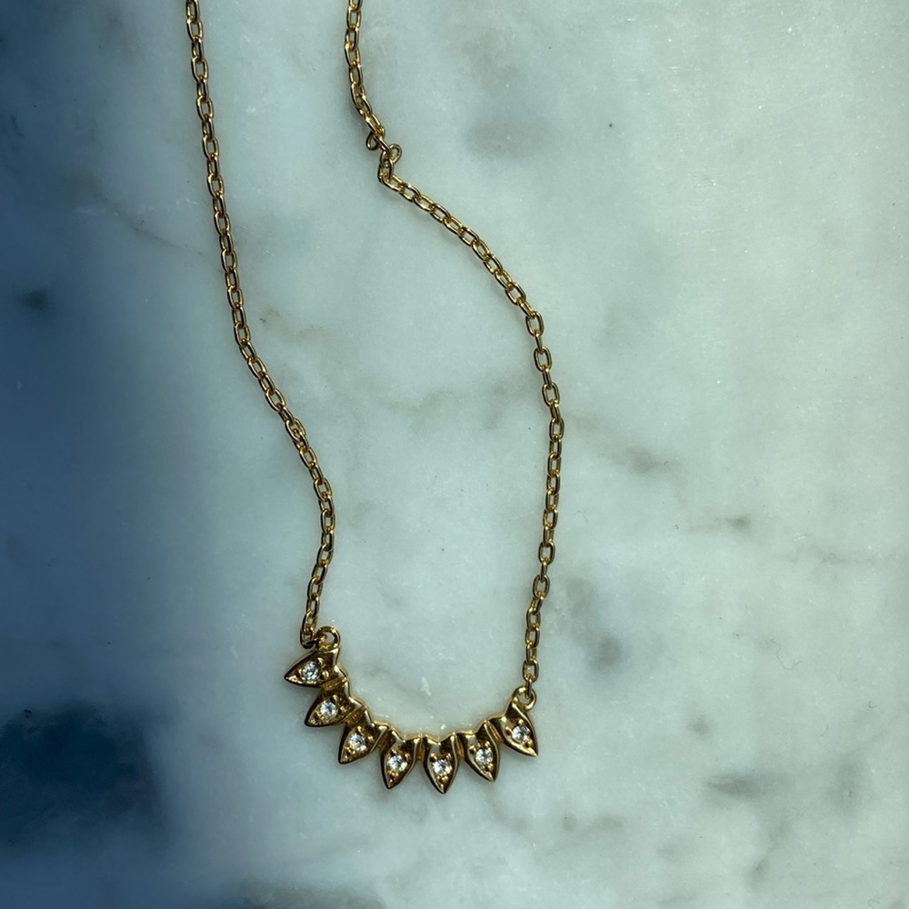 Stella & dot small gold necklace